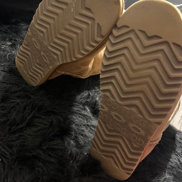 Chestnut UGGs - Picture 4 of 6